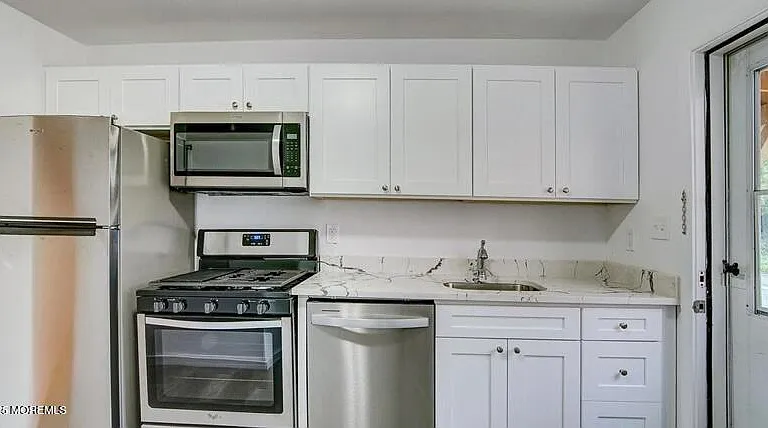 728 Greens Ave #3 — Photo 3
