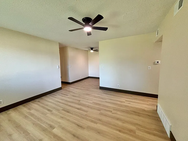 Breckenridge Davenport Apartments — Photo 102