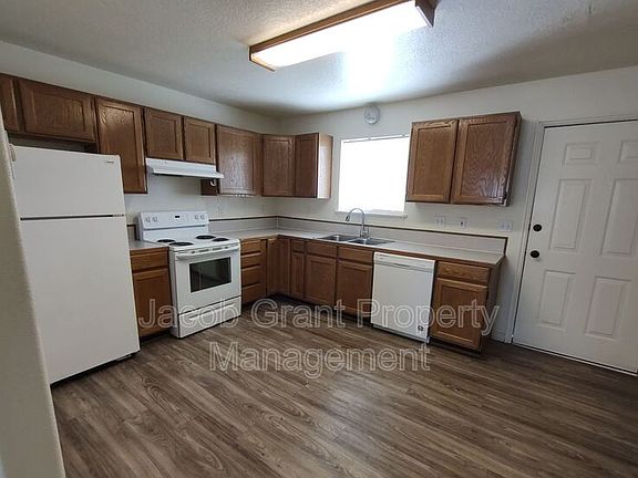 4th image of 4946 Cole St APT 1