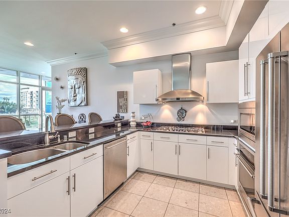 3rd image of 4525 Dean Martin Dr Unit 302