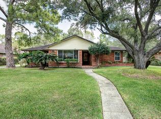 5262 Briarbend Dr, Houston, TX 77096