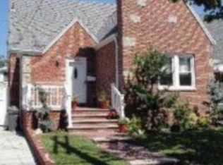 15721 96th St, Howard Beach, NY 11414