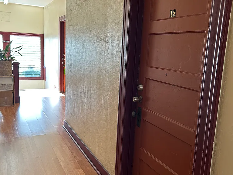 949 Everett St #18 — Photo 11