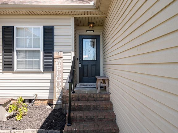 3rd image of 801 Fleming Farms Dr