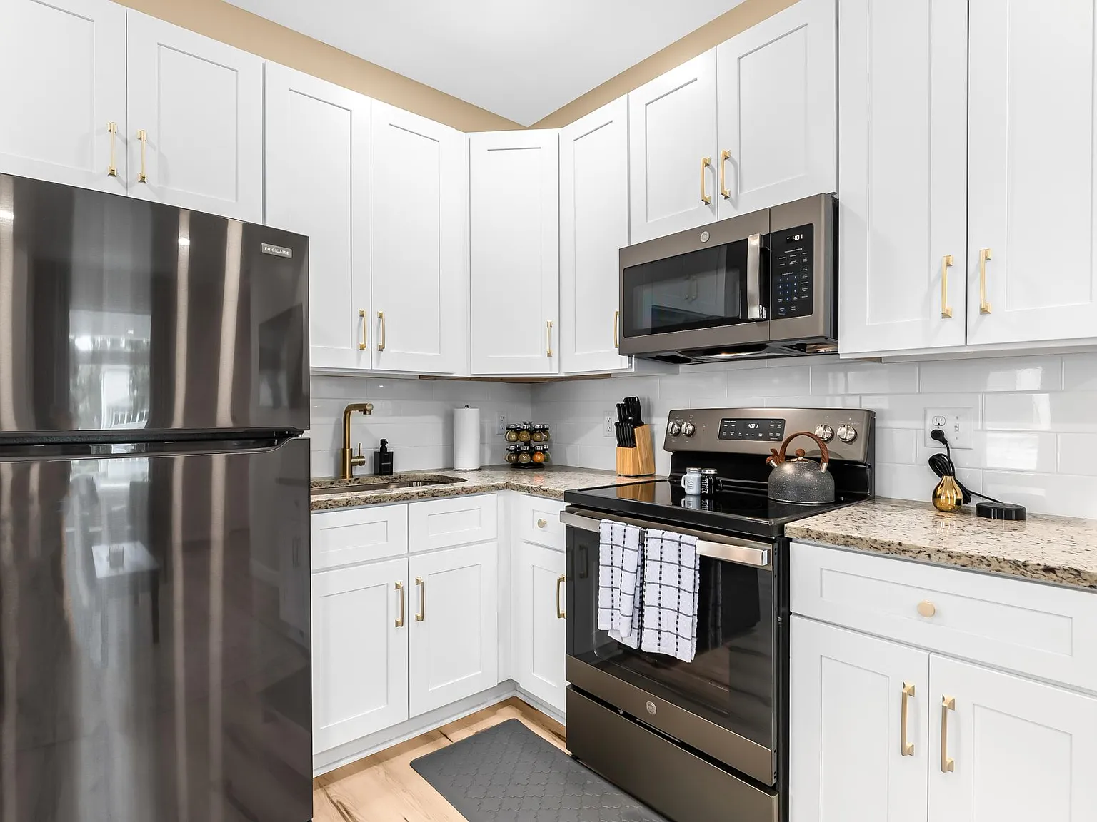 1 bed, 500 sqft, $2,500 — Photo 3