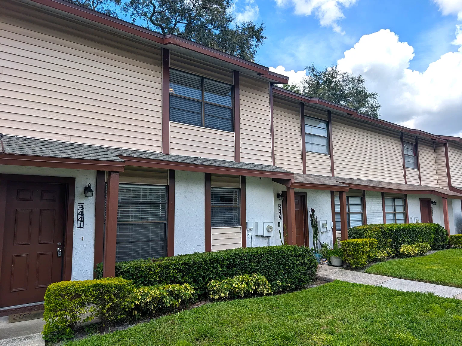 Stunning 2BD/2.5BA Oak Trail Townhome with Private Yard, Pool & Updated Kitchen! — Photo 2