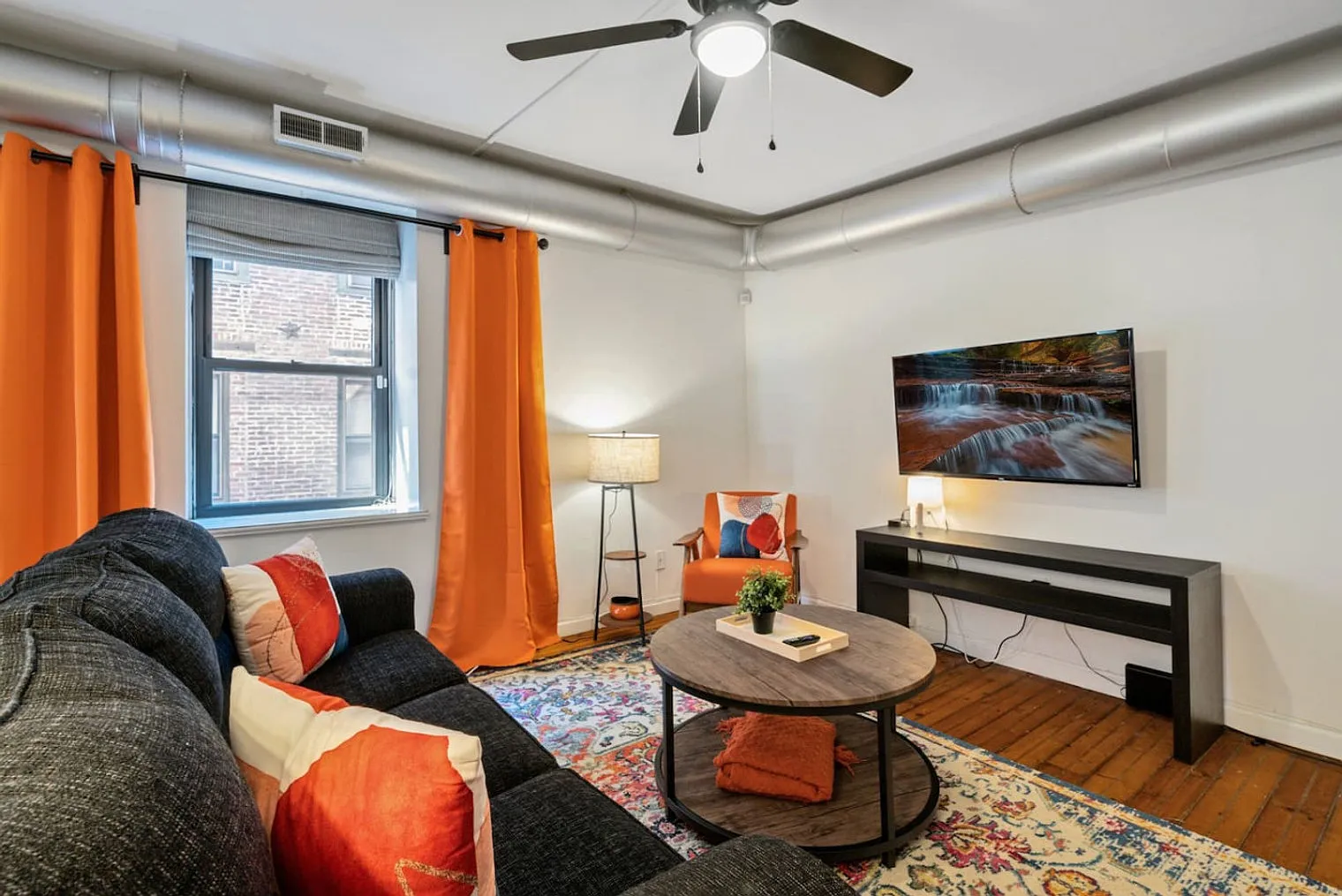 1 bed, 1.0 bath, 7534 sqft, $5,223 — Photo 4