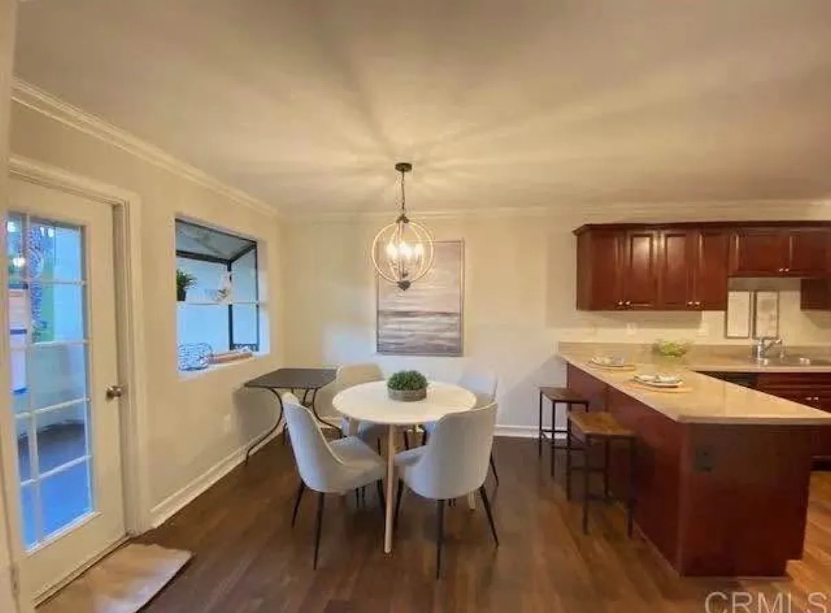 2 bed, 1093 sqft, $3,100 — Photo 1