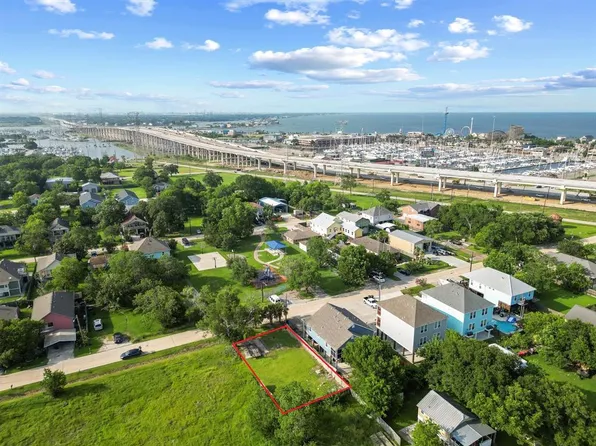 110 W 7th Street, Kemah, TX 77565