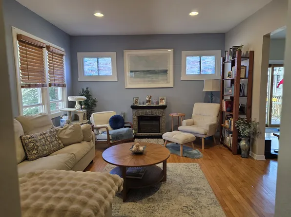 2201 E Shorewood Blvd, Shorewood, WI 53211