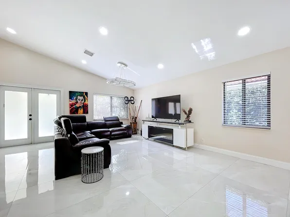 4179 NW 5th Dr Drive, Deerfield Beach, FL 33442