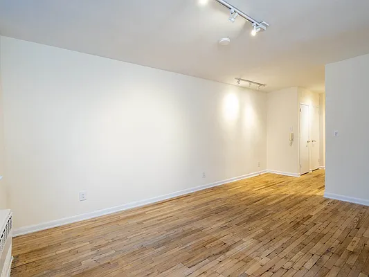 Rented by City Connections Realty | media 17