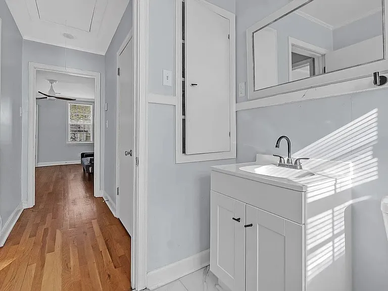2405 Eastwood Ave — Photo 7