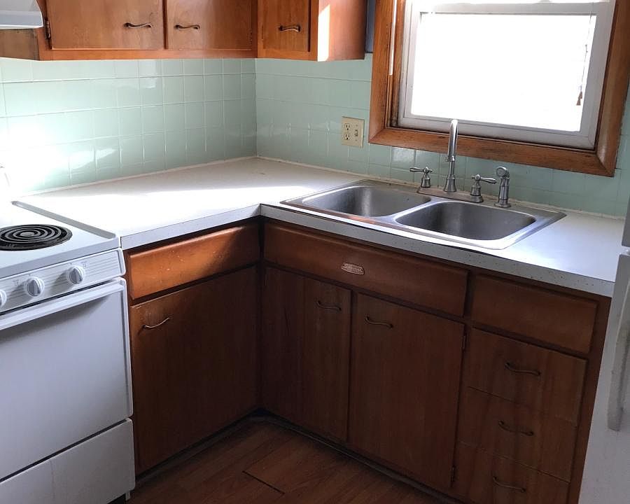 1st image of 4261 North St APT 9