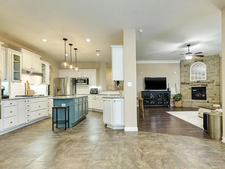 308 Duffy Ln — Photo 8