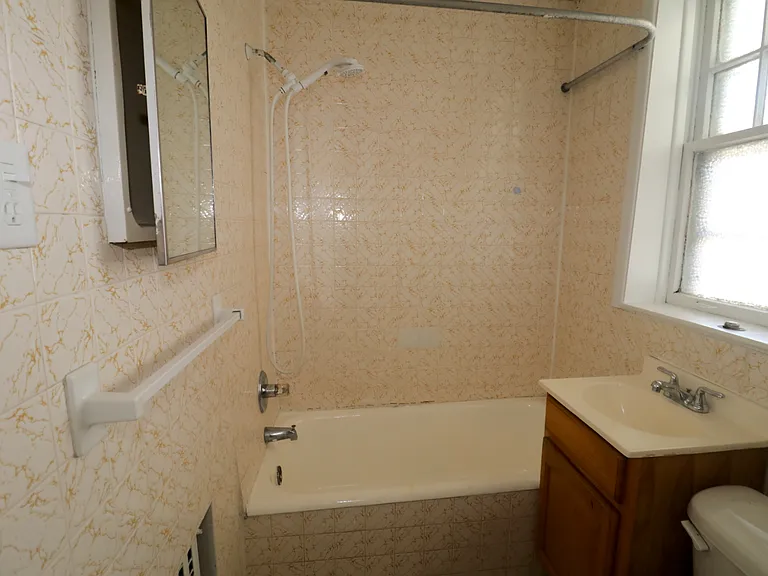 160-164 New York Ave #2 — Photo 22