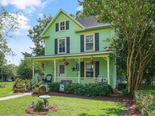 24400 Maxwell St, Parksley, VA 23421