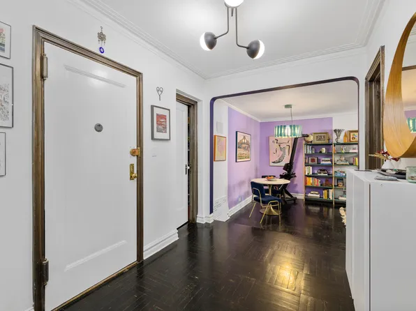 250 West 24th Street image 1 of 7