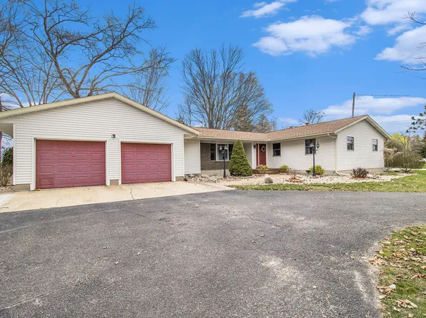449 E Quarterline Rd, Newaygo, MI 49337