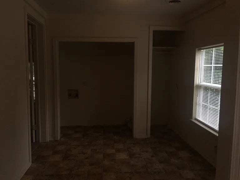 1507 N Florence Ave — Photo 5