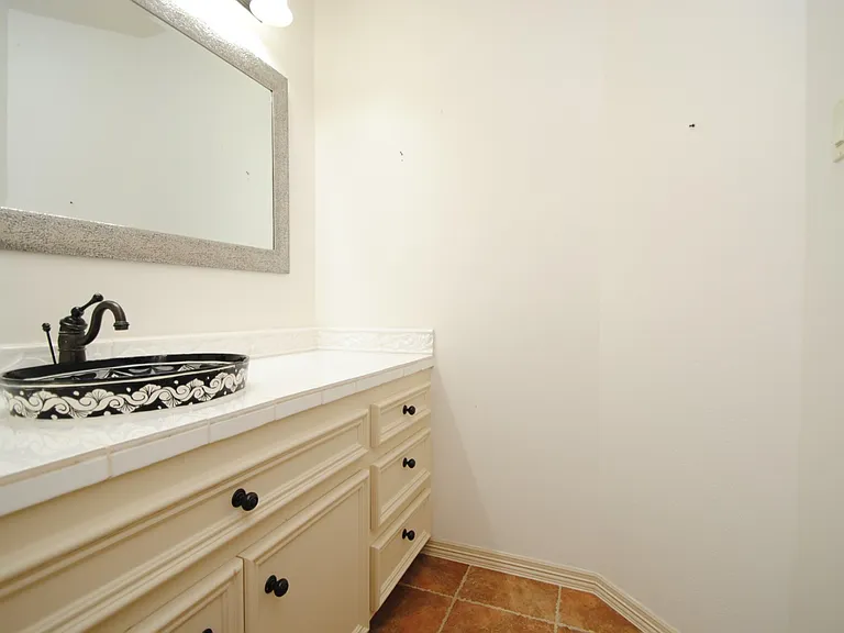 15823 Medina Lake Ln — Photo 25