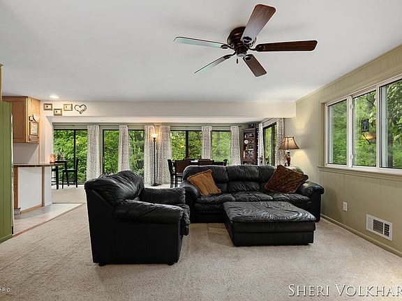 3rd image of 2958 Foster Ave NE