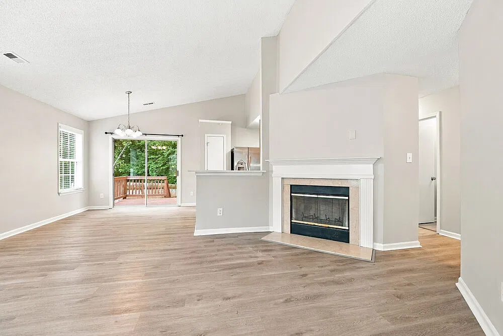 3 bed, 2.0 bath, 1216 sqft, $1,780 — Photo 4