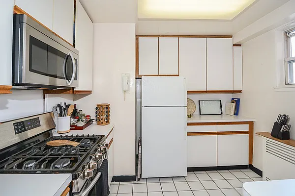 Sold by Robert E. Hill  | media 29