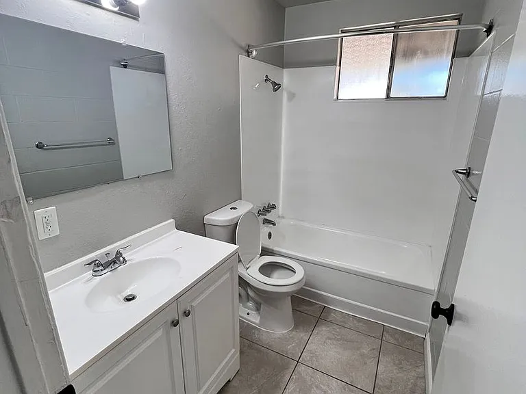 Parkside Apartments — Photo 10