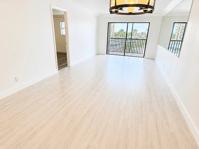 500 Palm Springs Blvd #403 — Photo 7