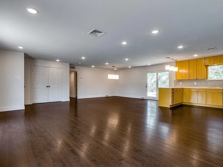 10343 Marsh Ln — Photo 5