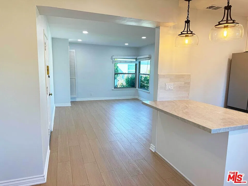 2 bed, 1.0 bath, 813 sqft, $3,100 — Photo 2