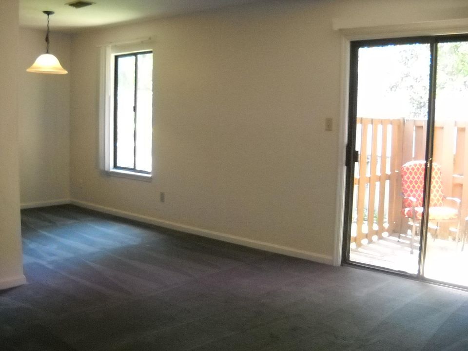 Spacious living/dining area