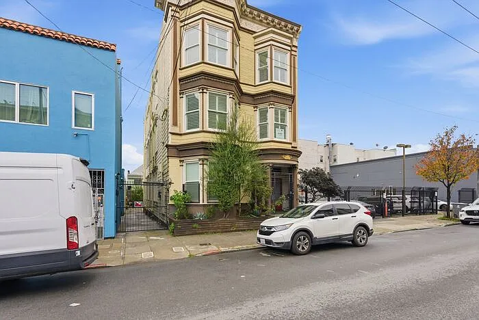 471 S Van Ness Ave — Photo 29