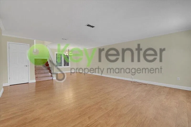 4 bed, 2.5 bath, 2260 sqft, $2,995 — Photo 4