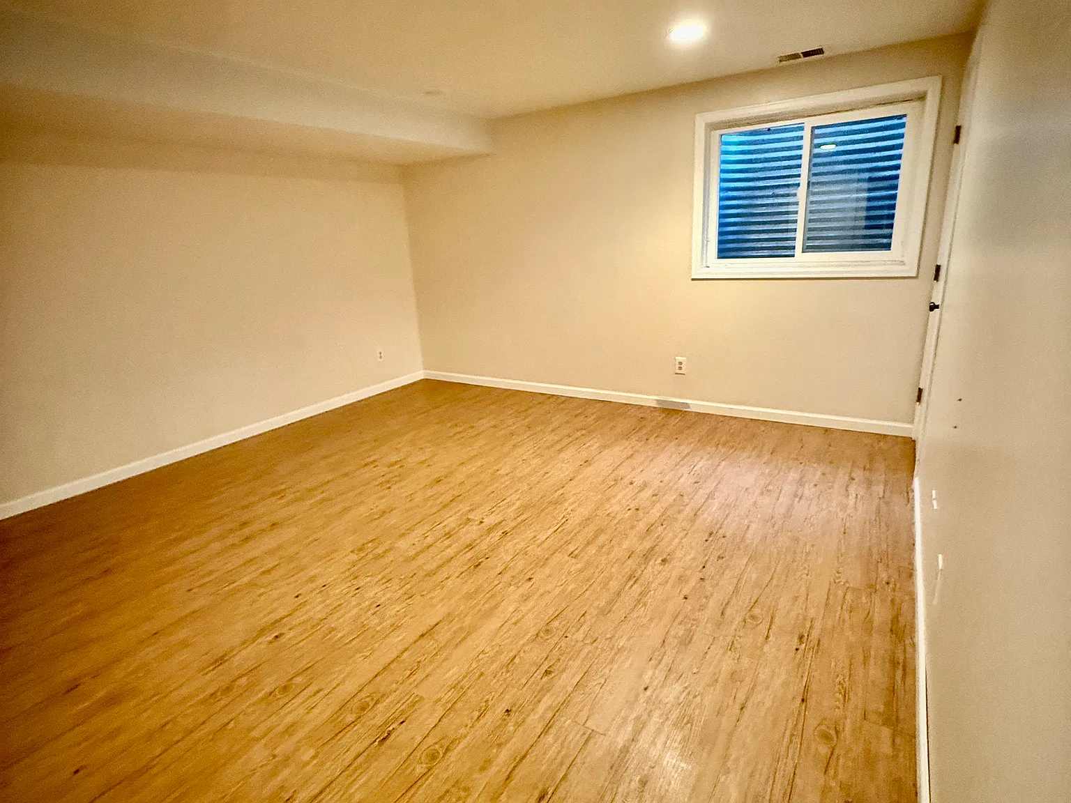 3 bed, 2005 sqft, $2,300 — Photo 4