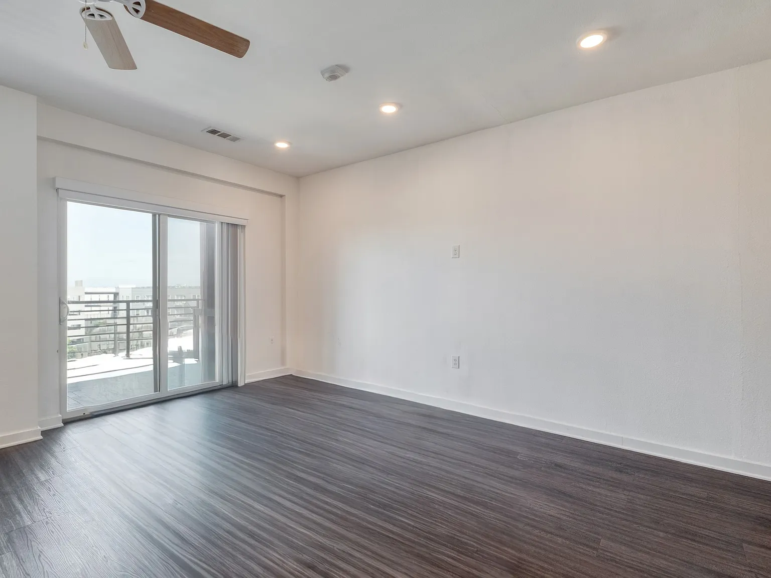1 bed, 749 sqft, $1,550 — Photo 2