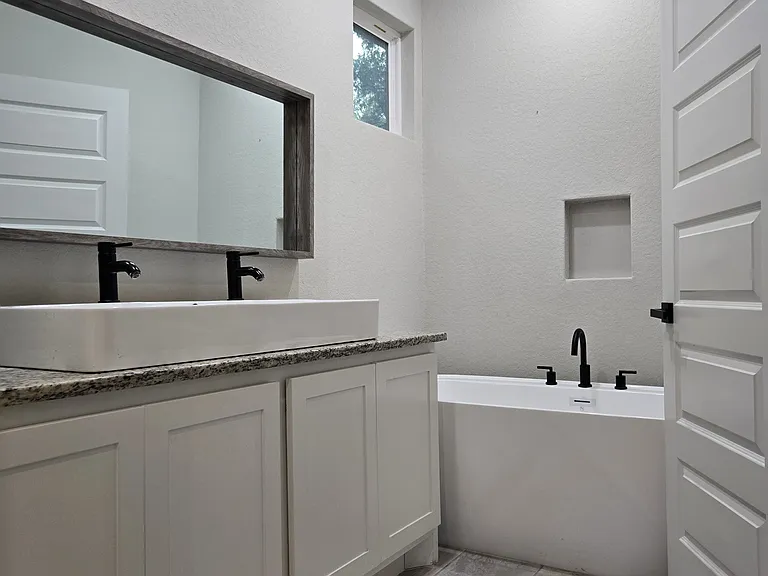 7814 Woodcliff Blvd — Photo 4