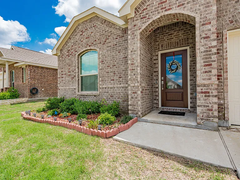 1034 Manuel Dr — Photo 4