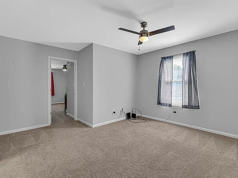 401 Heritage Commons Cir — Photo 27