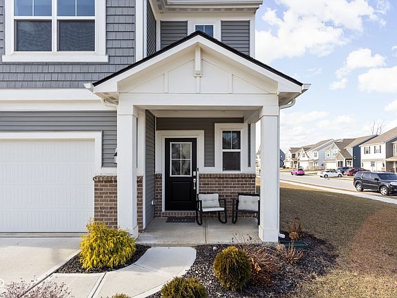 3rd image of 796 Scarsdale Ln