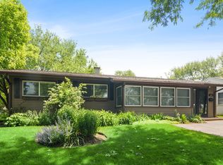 359 Lincoln Ter, Buffalo Grove, IL 60089