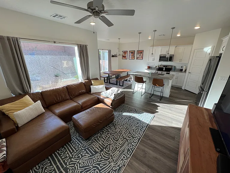 472 S Deep Creek Dr — Photo 2
