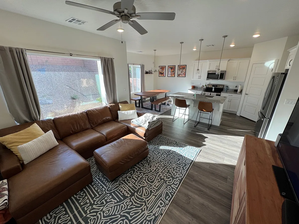 Building Photo - 472 S Deep Creek Dr