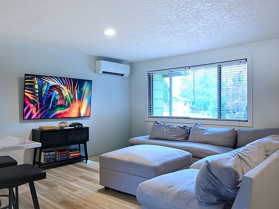 3rd image of 3107 NW Lakeridge Dr