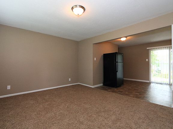 3rd image of 1115 Estes Dr