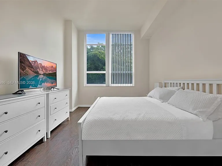 19501 W Country Club Dr #208 — Photo 10