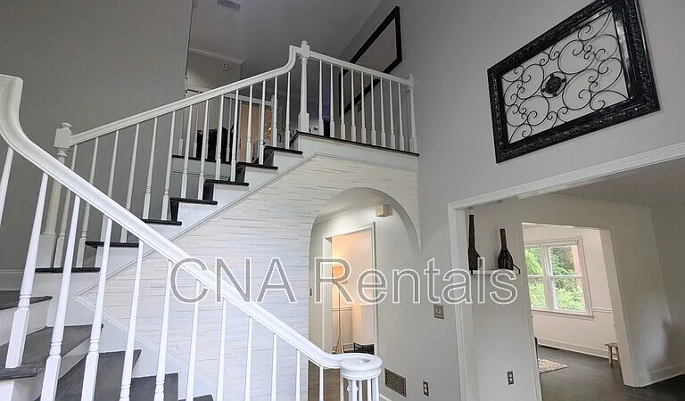573 Trailwood Ln — Photo 4