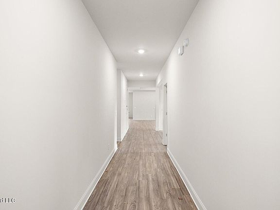 3rd image of 101 Triple Crown Cv