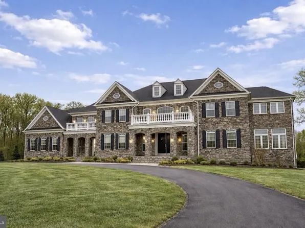 6511 Bull Run Woods Trl, Centreville, VA 20120